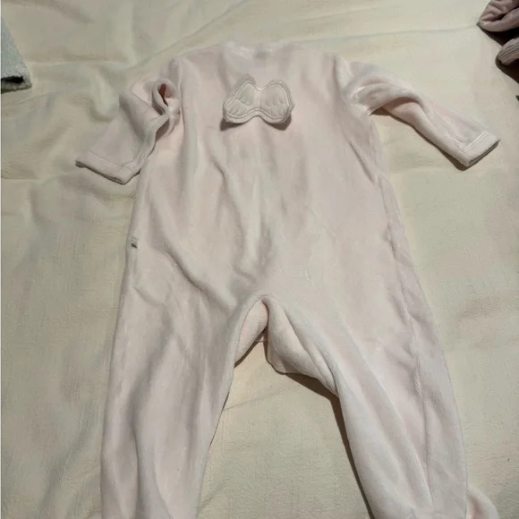 2 Marie-Chantal Angel Wing Sleepsuits sz 12mo - Picture 6 of 9